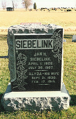Grave of Jan Hendrik Siebelink and Alijda Willink.