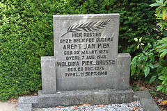 Grave of Arent Jan Piek and Woldina Brusse.